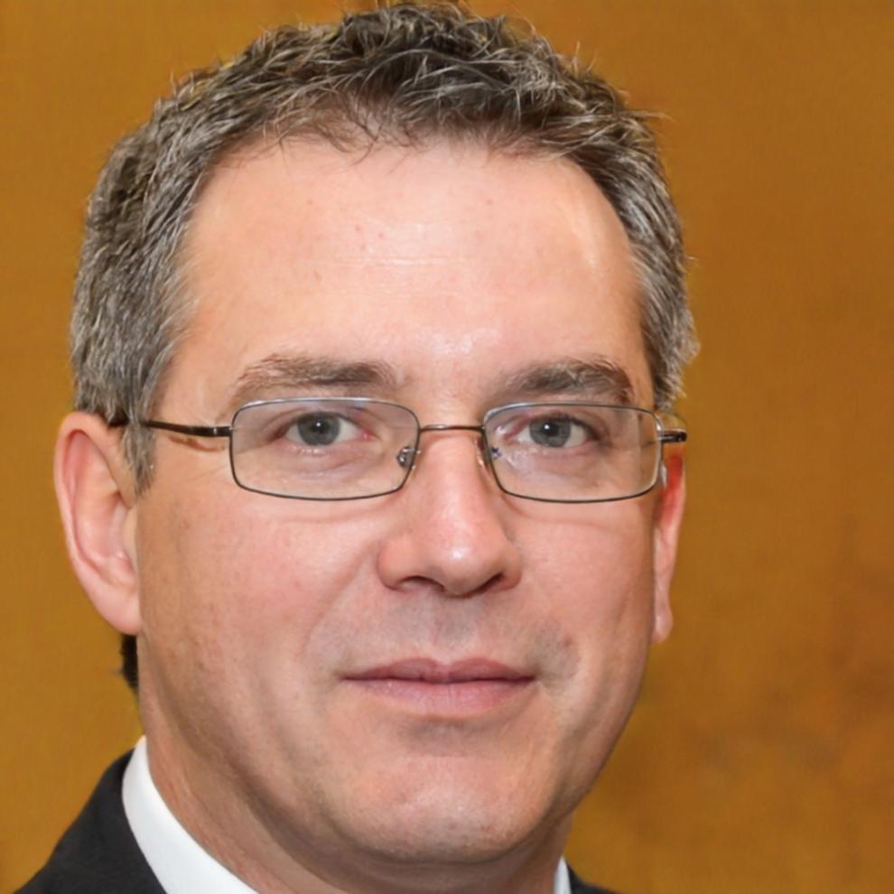 Portrait de l'instructeur associé Marc Dufresne